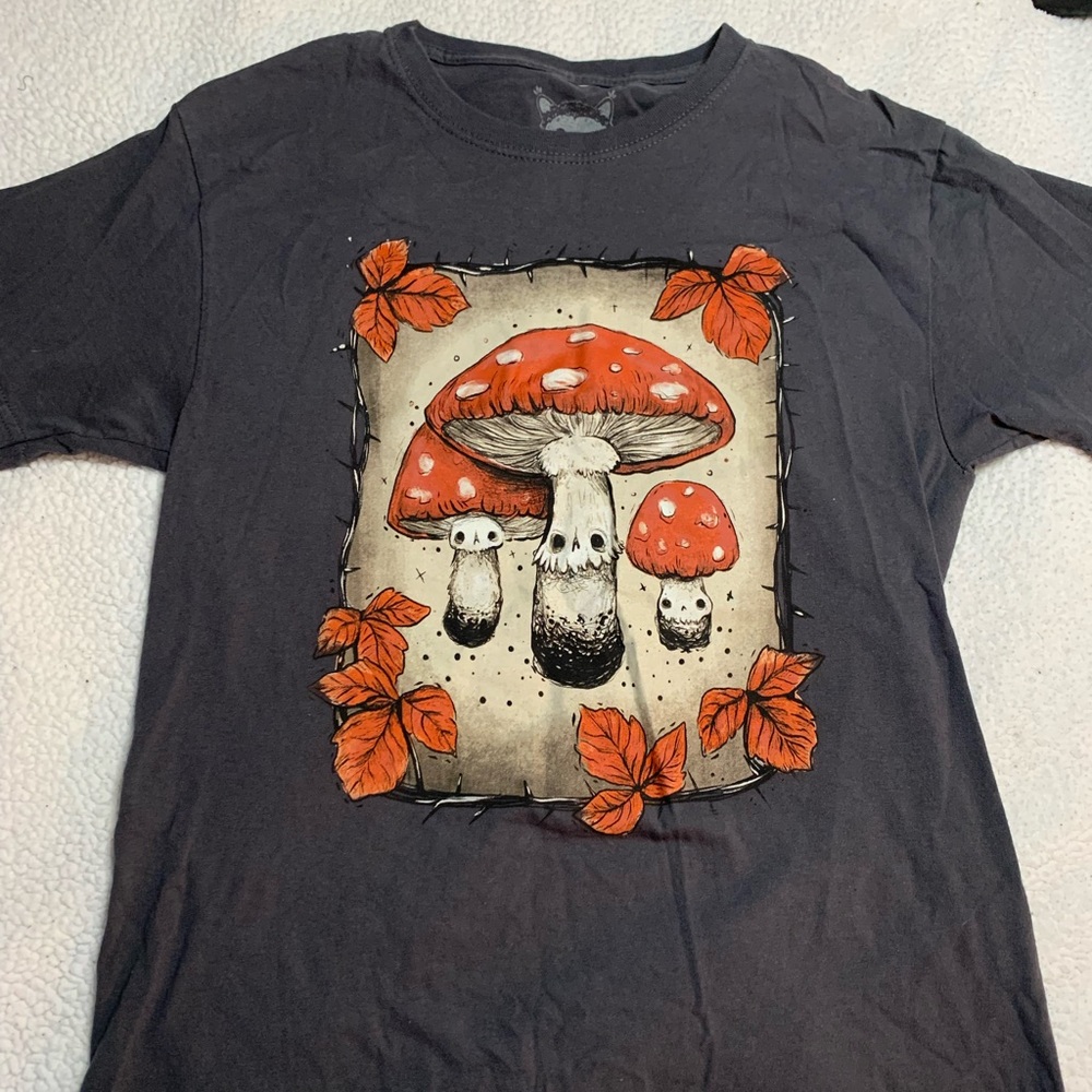 HOT TOPIC Emo brand new shirt mushroom
